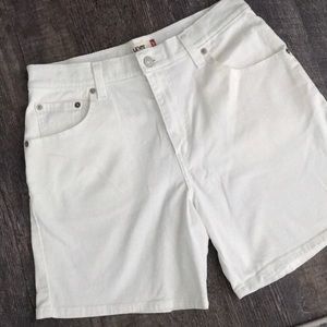 Levi’s Jeans Woman’s White Shorts Jeans Size 10